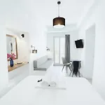 Castellino Naxos Inn *