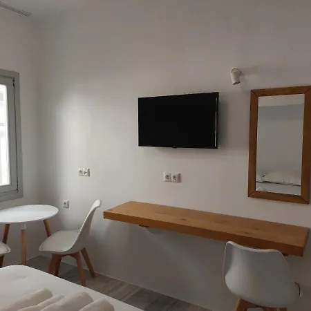 Castellino Naxos Inn *