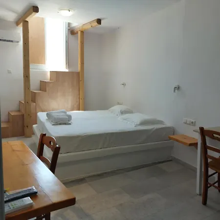 Castellino Naxos Inn